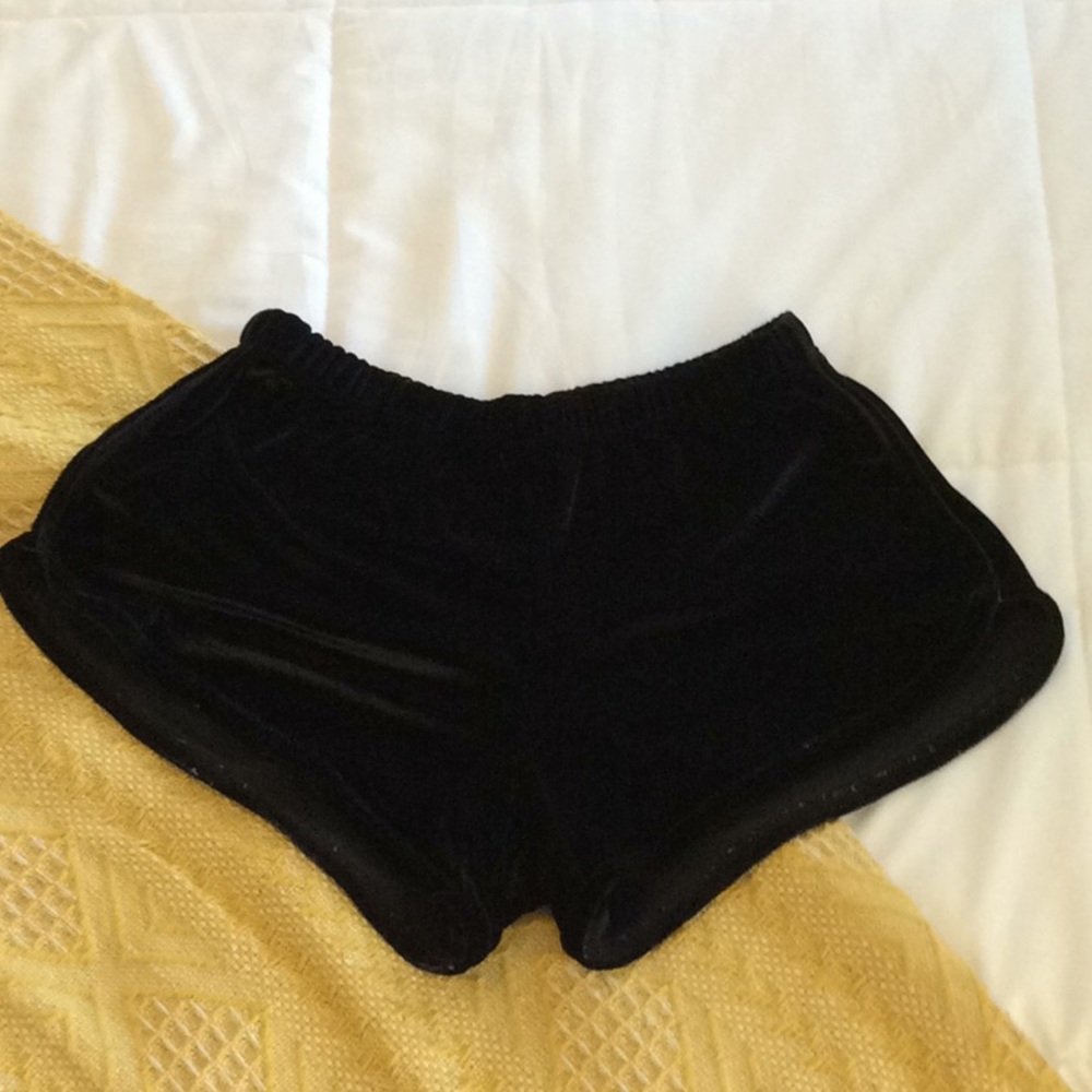 VELVET BLACK SHORTS✌🏻